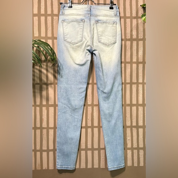 KanCan Distressed Light Wash Blue Jeans Size 25 - Picture 3 of 3
